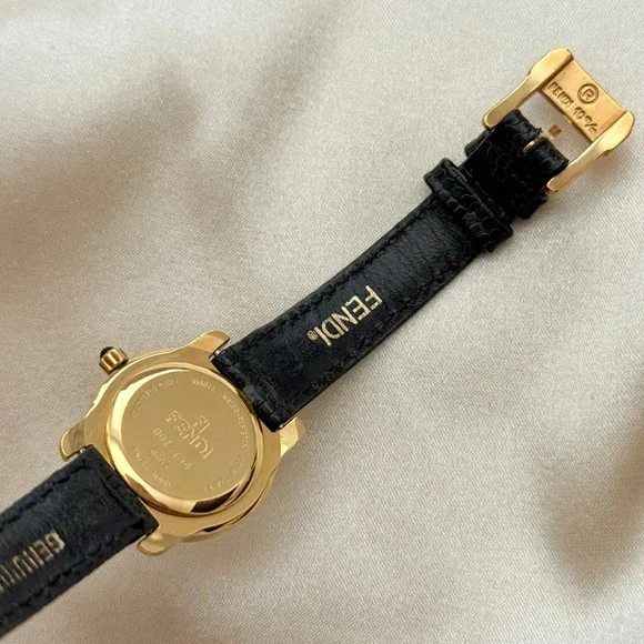AUTHENTIC VINTAGE FENDI INTERCHANGEABLE BEZEL LEATHER WATCH RARE display picture 3